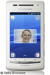 Einfaches Men&uuml;: Die wichtigsten Funktionen des Sony Ericsson Xperia X8 finden sich in den Ecken des Displays